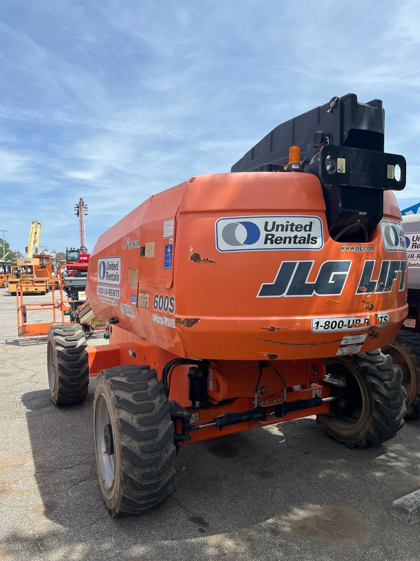 2017 JLG 600S