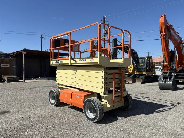 2016 JLG M4069LE
