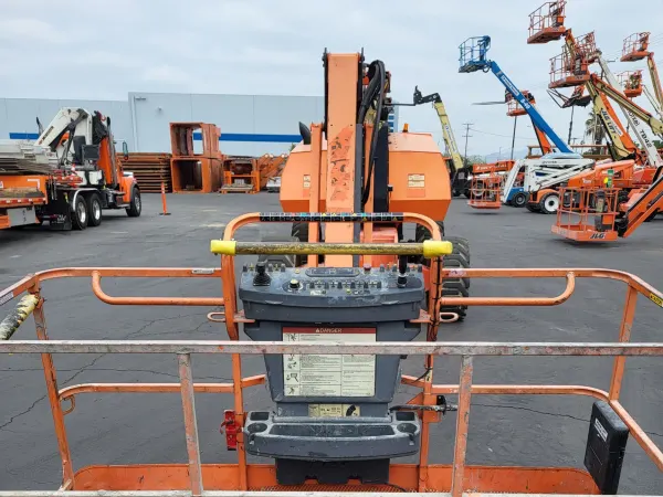 2013 JLG 800AJ-Articulating-Boom-Lift