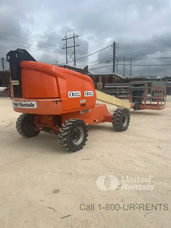 2018 JLG 400S