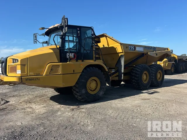 2021 Caterpillar 725