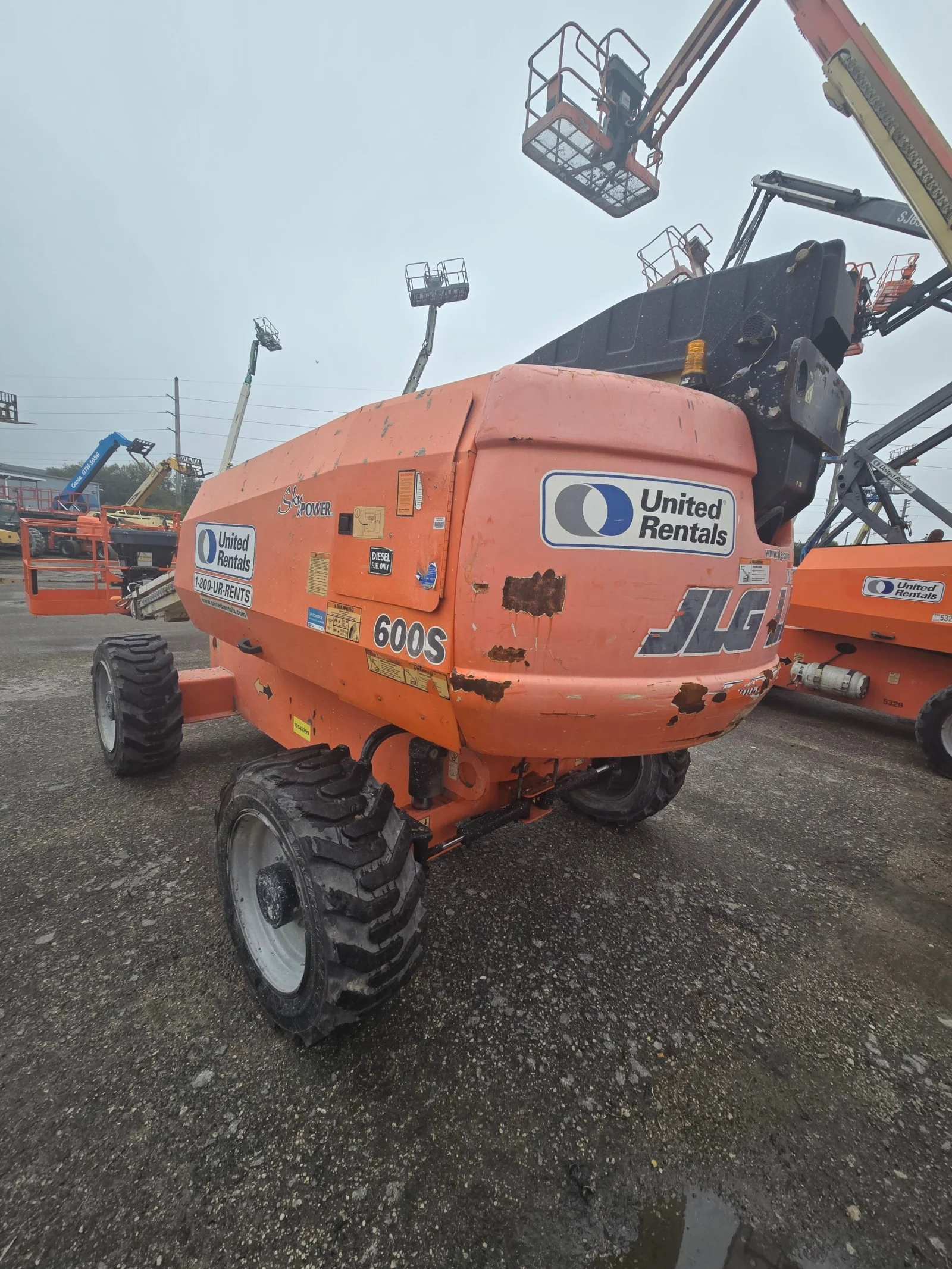 2017 JLG 600S