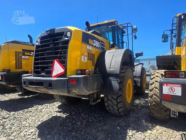 2023 Komatsu WA380-8