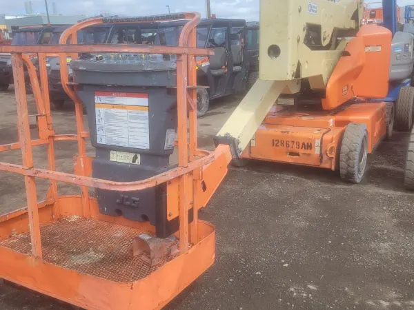 2013 JLG E400AN-Articulating-Boom-Lift