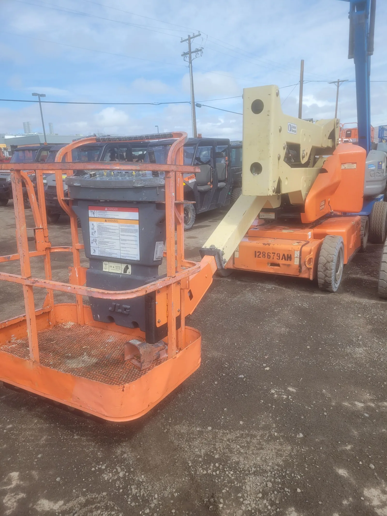 2013 JLG E400AN-Articulating-Boom-Lift