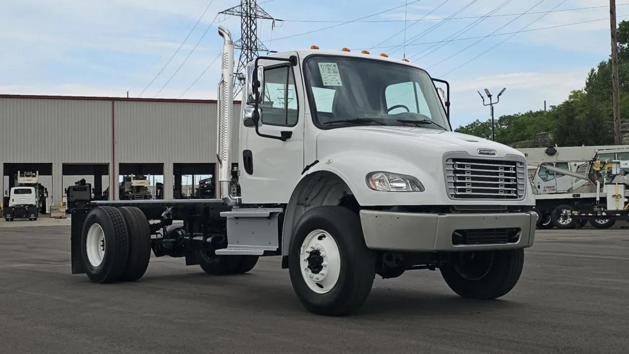 2020 Freightliner M2106