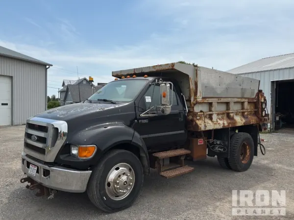 2005 Ford F-650 XLT