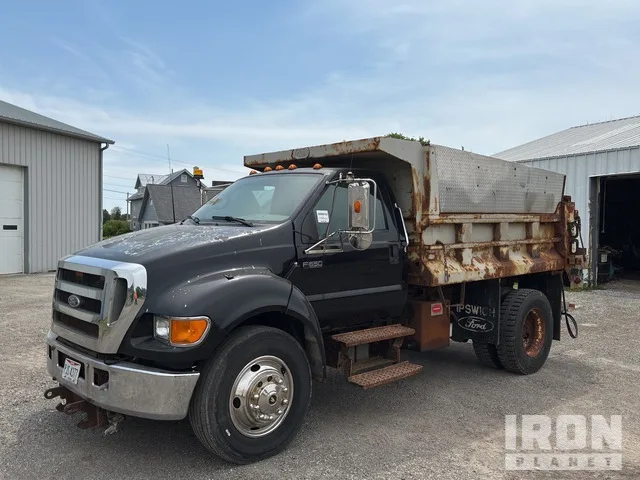 2005 Ford F-650 XLT