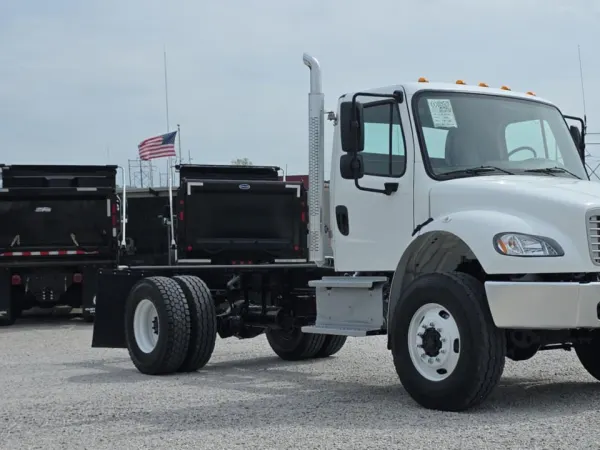 2020 Freightliner M2106