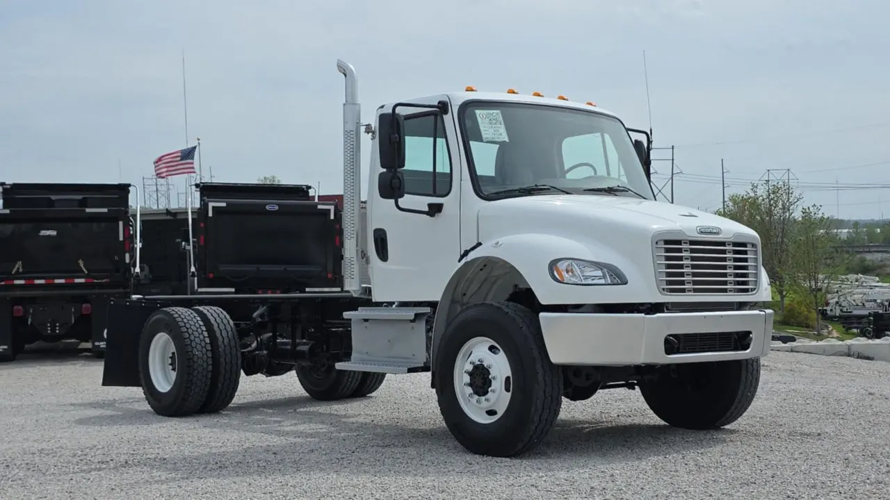 2020 Freightliner M2106