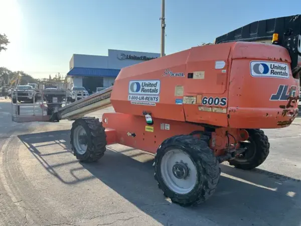 2017 JLG 600S