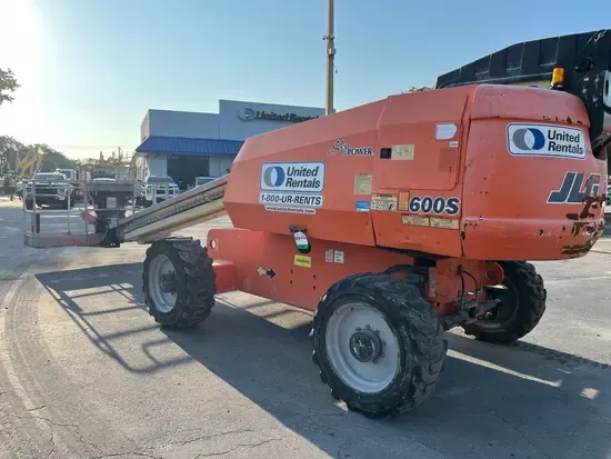 2017 JLG 600S