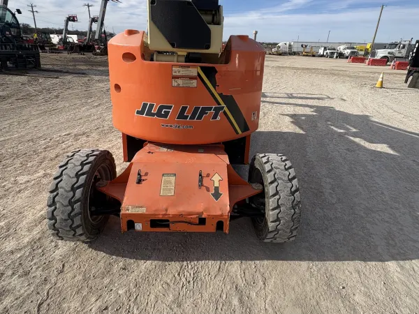 2016 JLG E450AJ