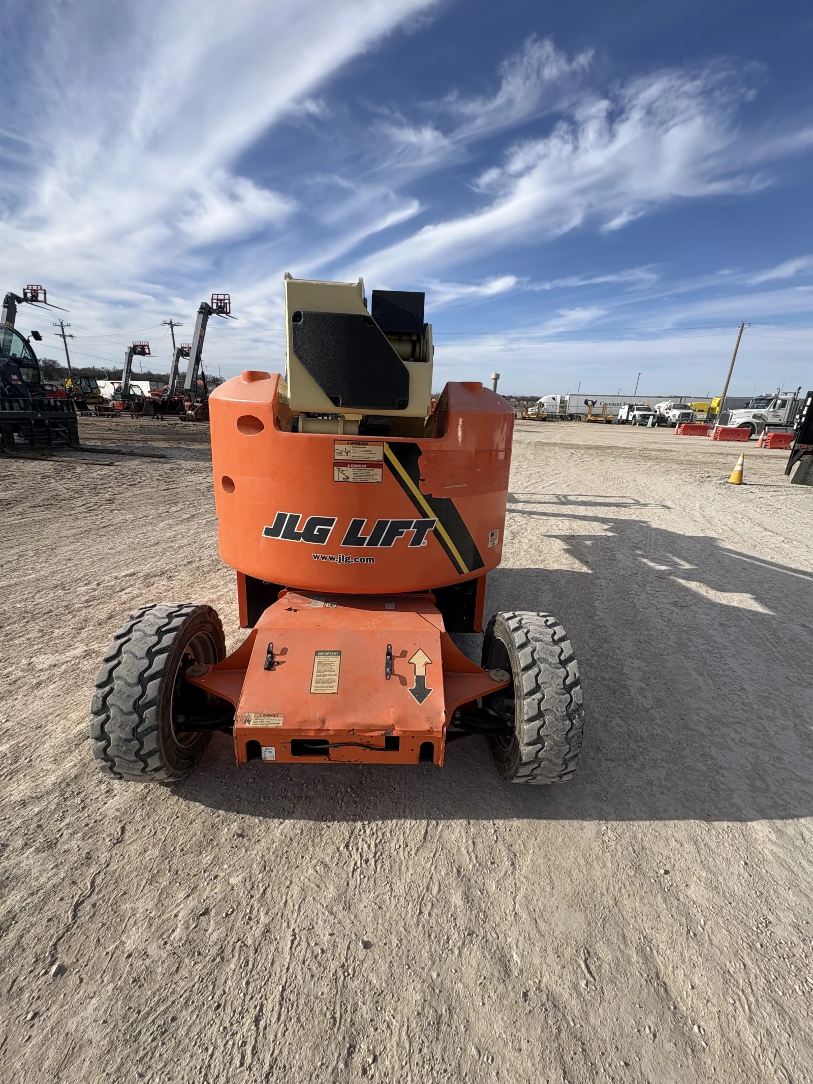 2016 JLG E450AJ