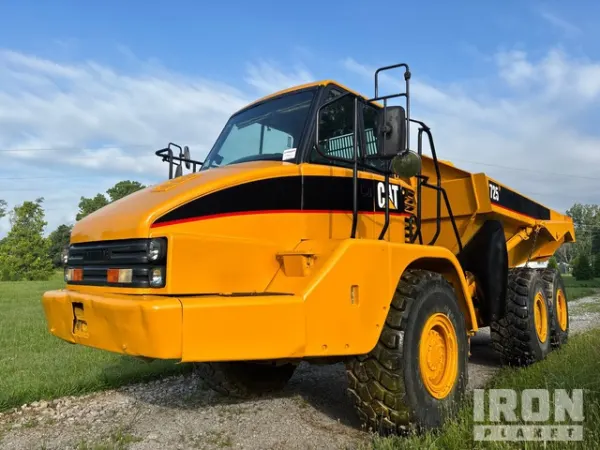 2004 Caterpillar 725