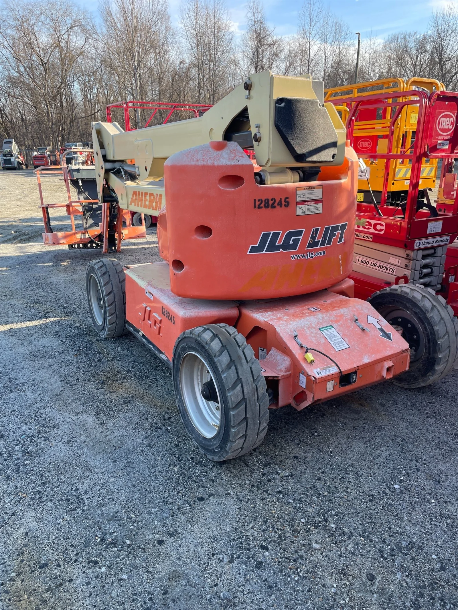 2013 JLG E450AJ-Articulating