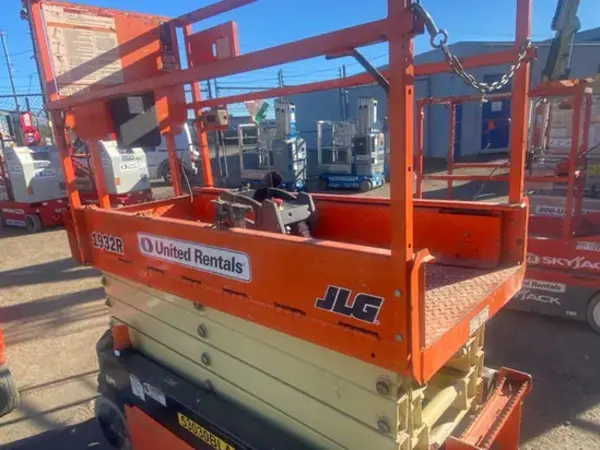 2017 JLG 1932R