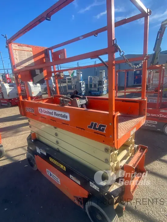 2017 JLG 1932R