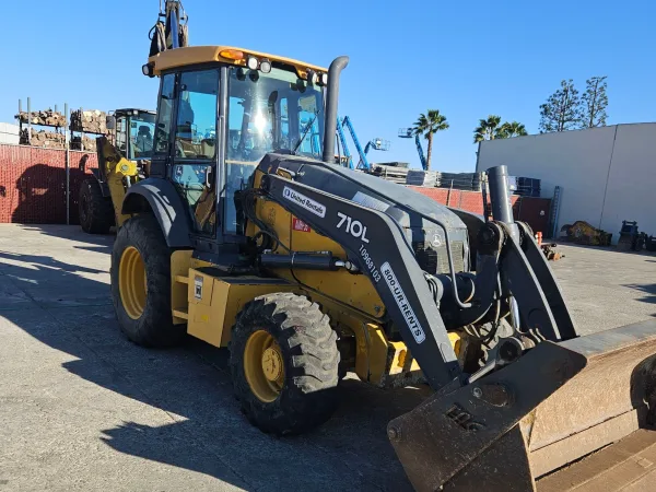 2019 John Deere 710L