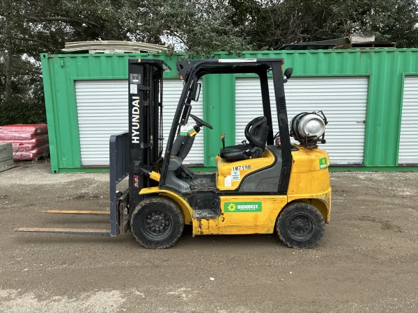 2016 Hyundai 25L-7a