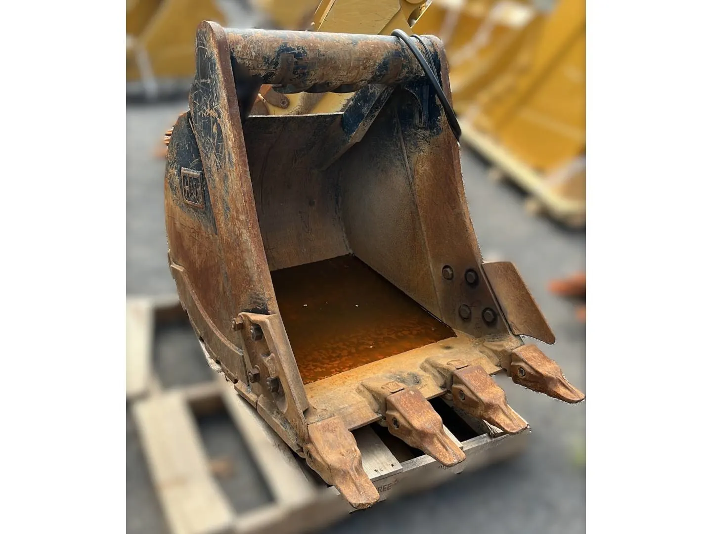 2023 Caterpillar 36" HD BUCKET, PIN LOCK