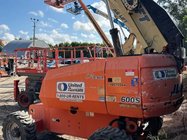 2017 JLG 600S