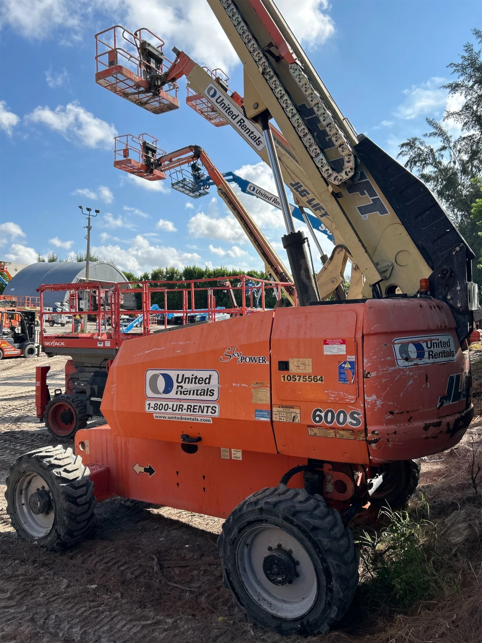 2017 JLG 600S