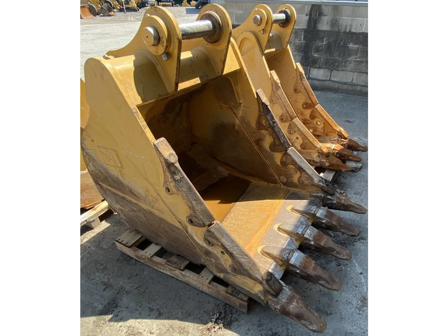 2023 Caterpillar CATERPILLAR 320-325 42INCH SEVERE DUTY BUCKET