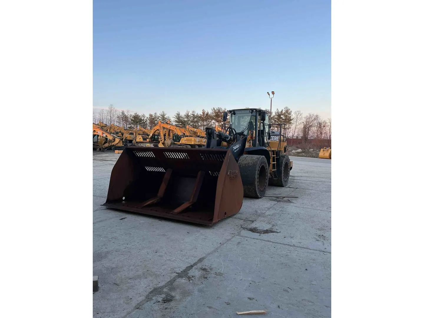 2016 John Deere 744K