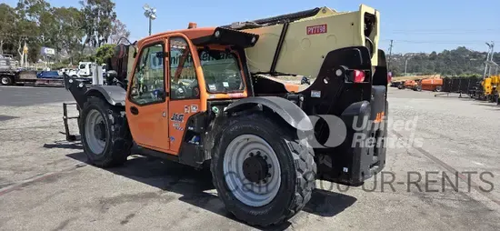 2019 JLG 1055