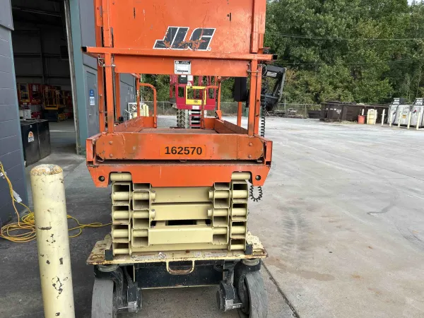 2017 JLG 3246ES