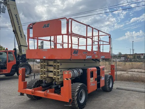 2017 JLG 430LRT