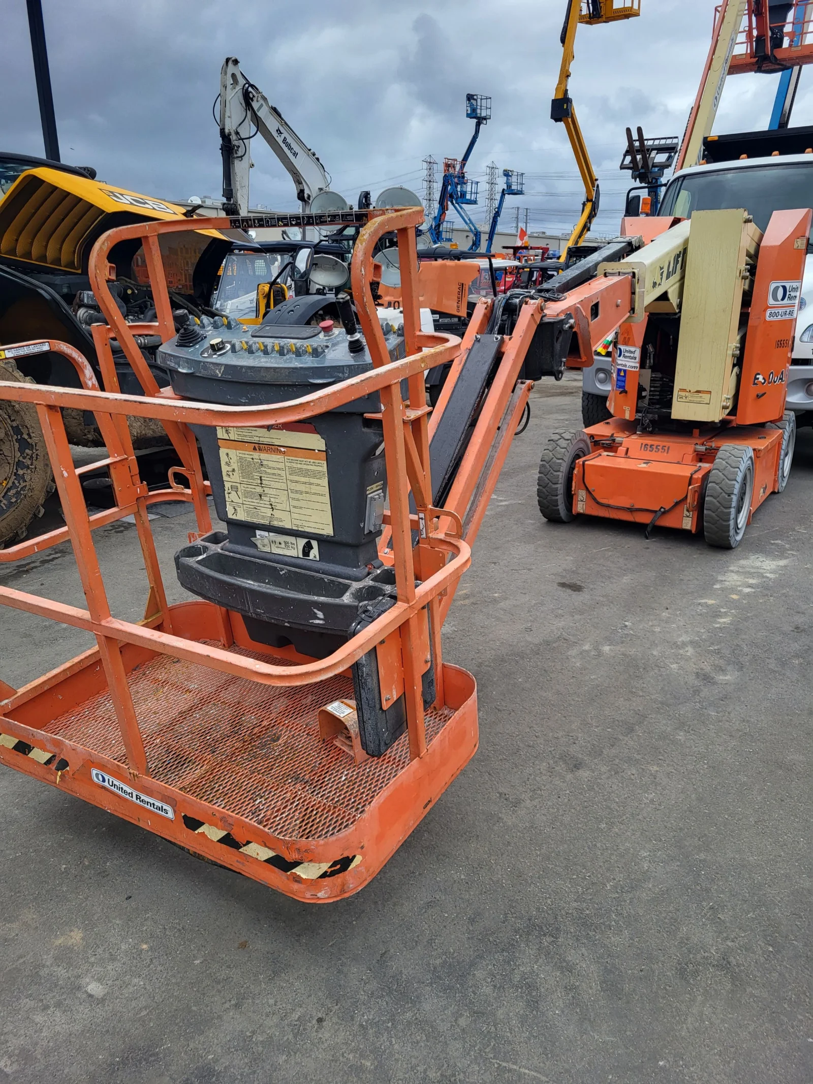 2016 JLG E300AJP Articulating