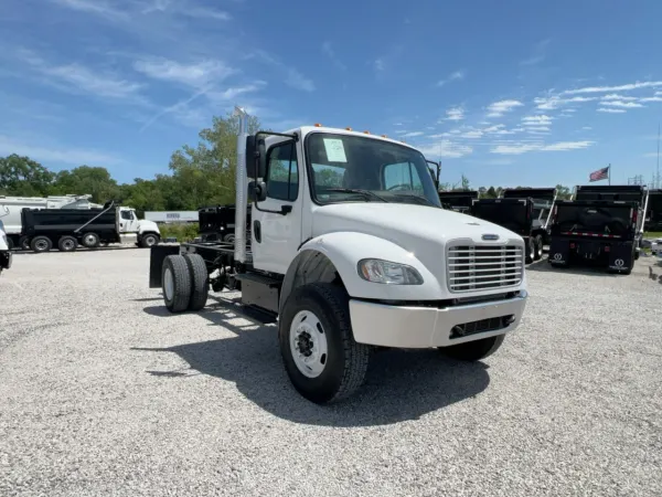 2020 Freightliner M2106