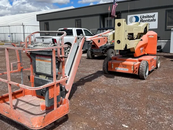 2014 JLG E400AJPN-Articulating