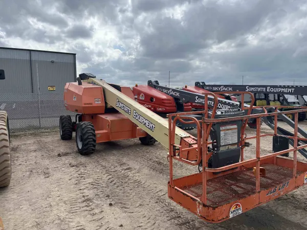 2017 JLG 600S