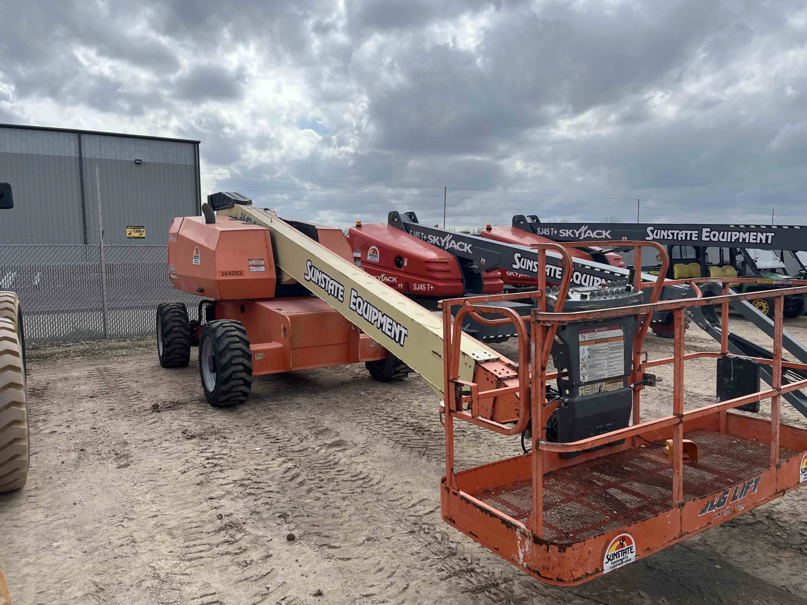 2017 JLG 600S