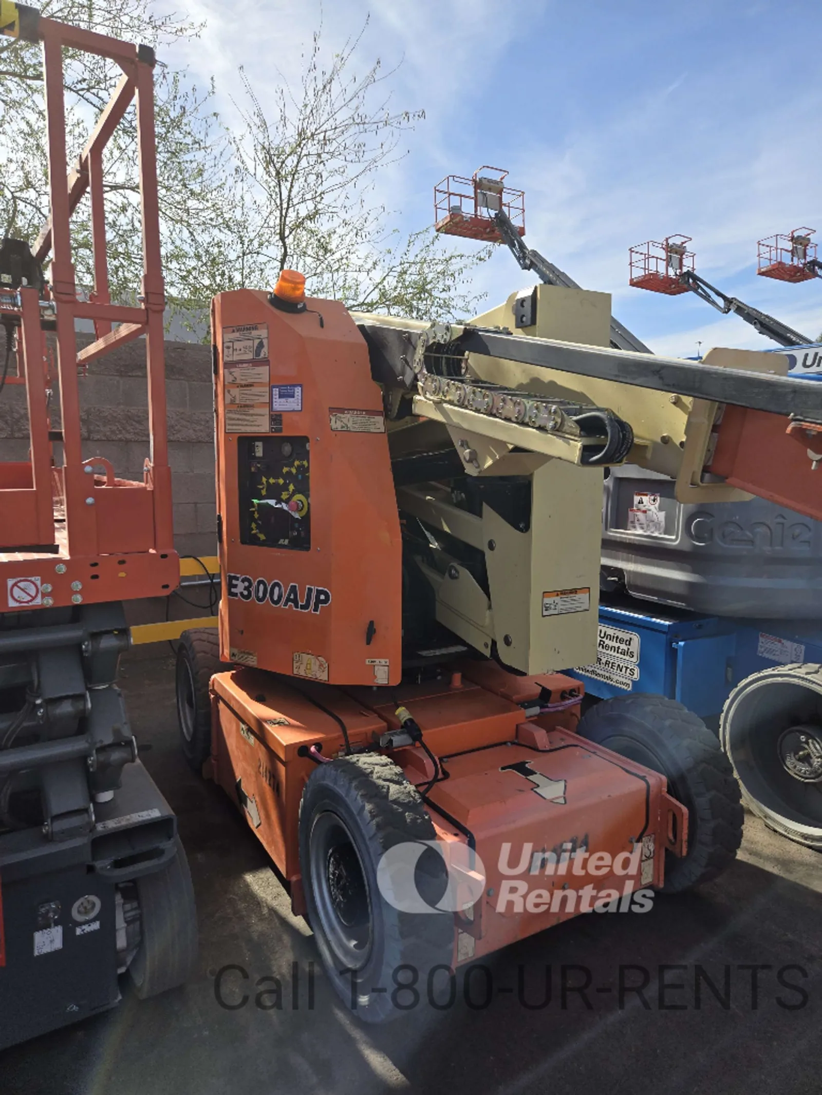 2018 JLG E300AJP Articulating