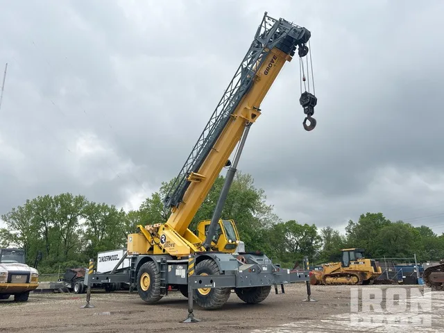 2011 Grove RT890E