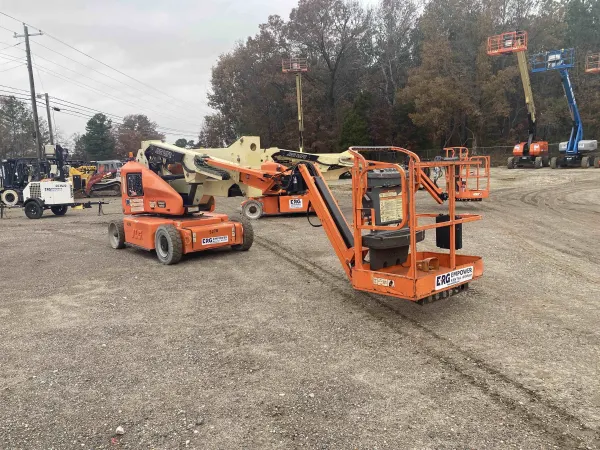 2013 JLG E400AJP