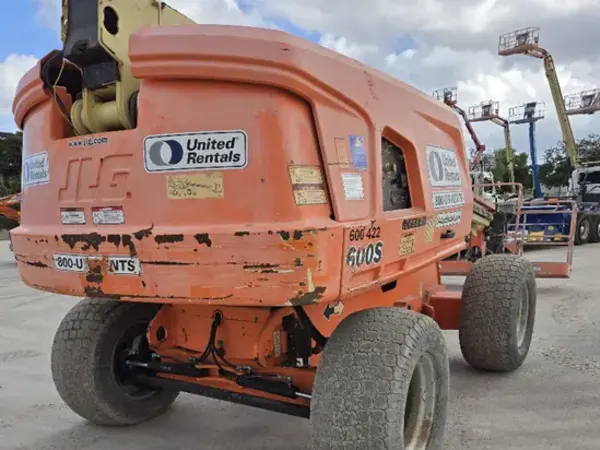 2017 JLG 600S