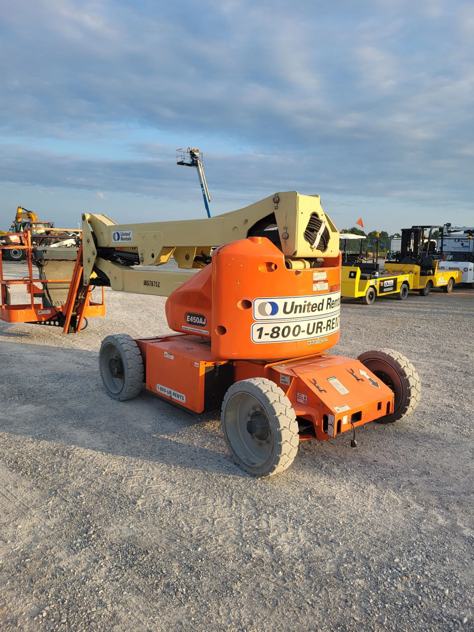 2017 JLG E450AJ Articulating