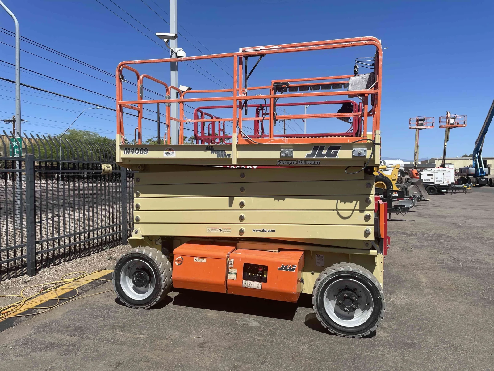 2017 JLG M4069LE
