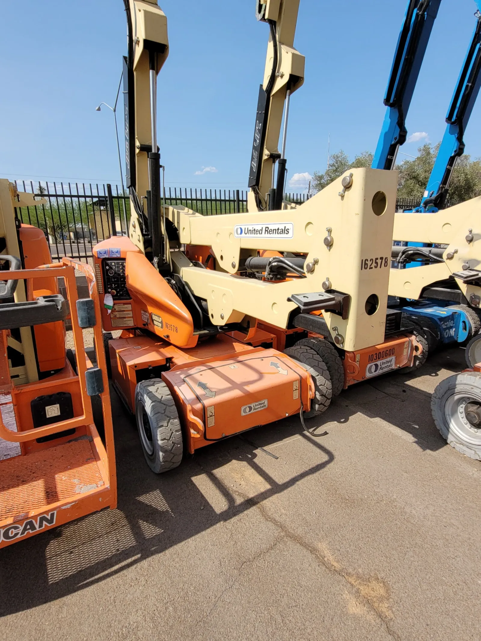 2016 JLG E400AJPN Articulating