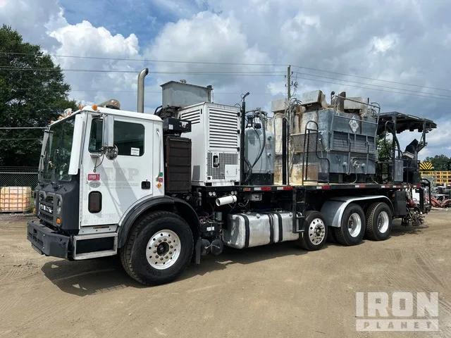 2011 Mack MRU613