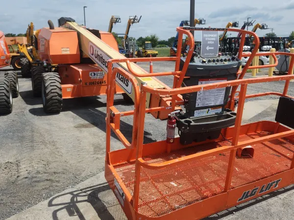 2017 JLG 600S