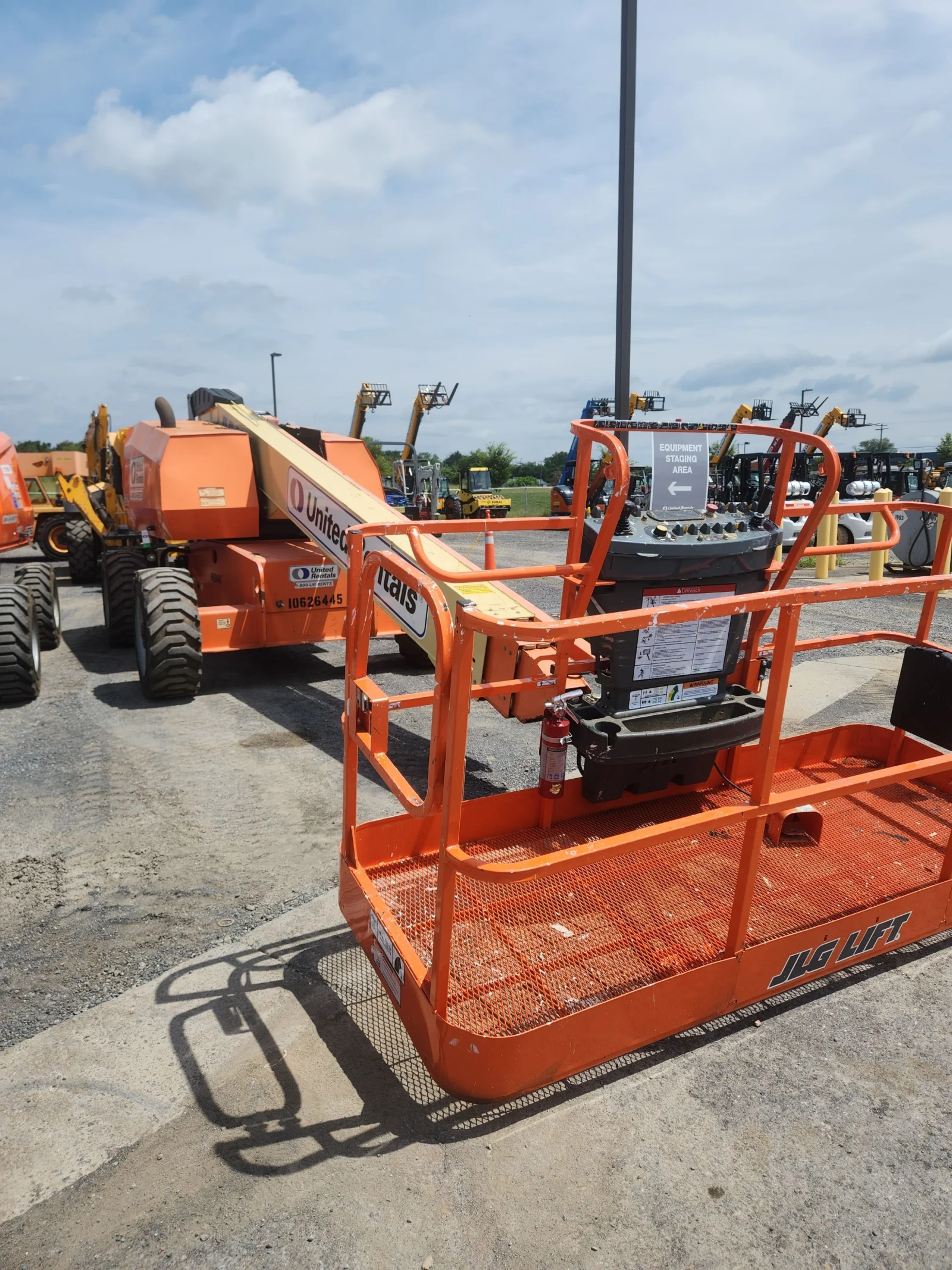 2017 JLG 600S