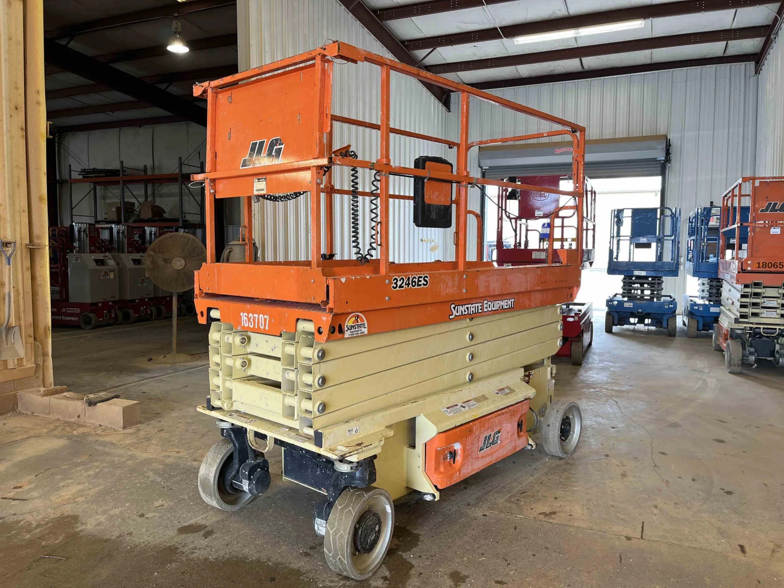 2017 JLG 3246ES