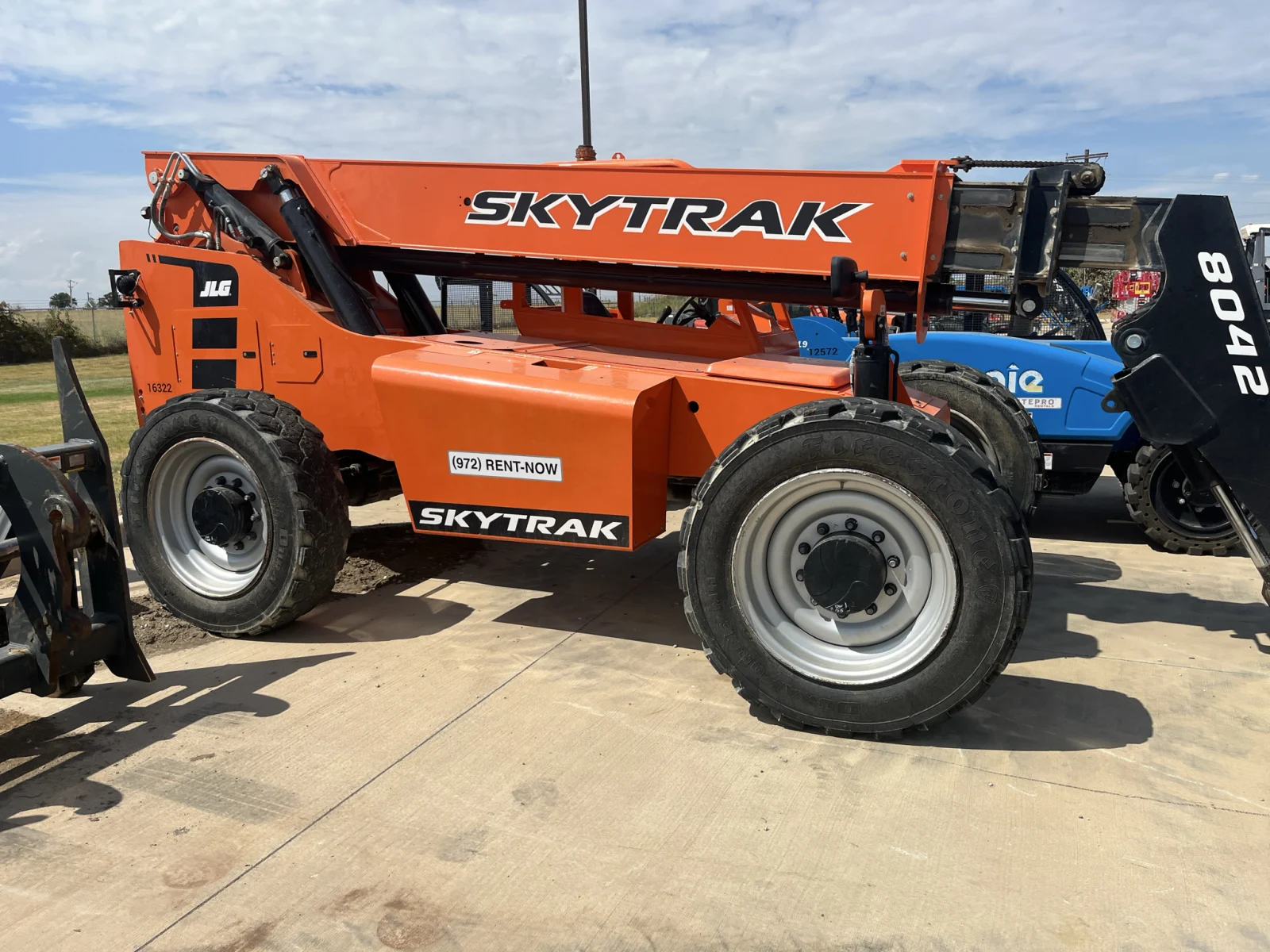 2022 SkyTrak 8042
