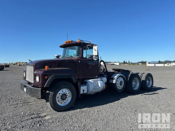 1993 Mack RD688S